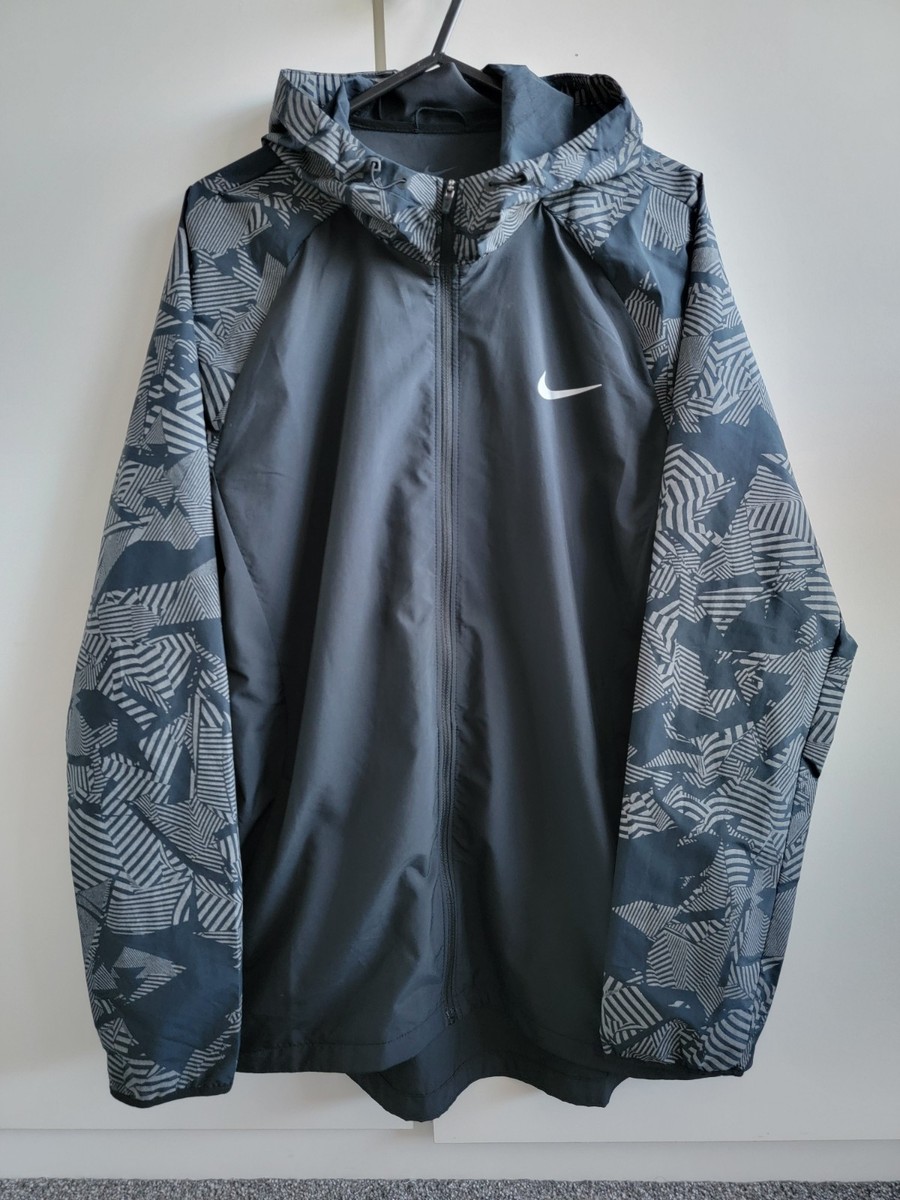 nike essential flash