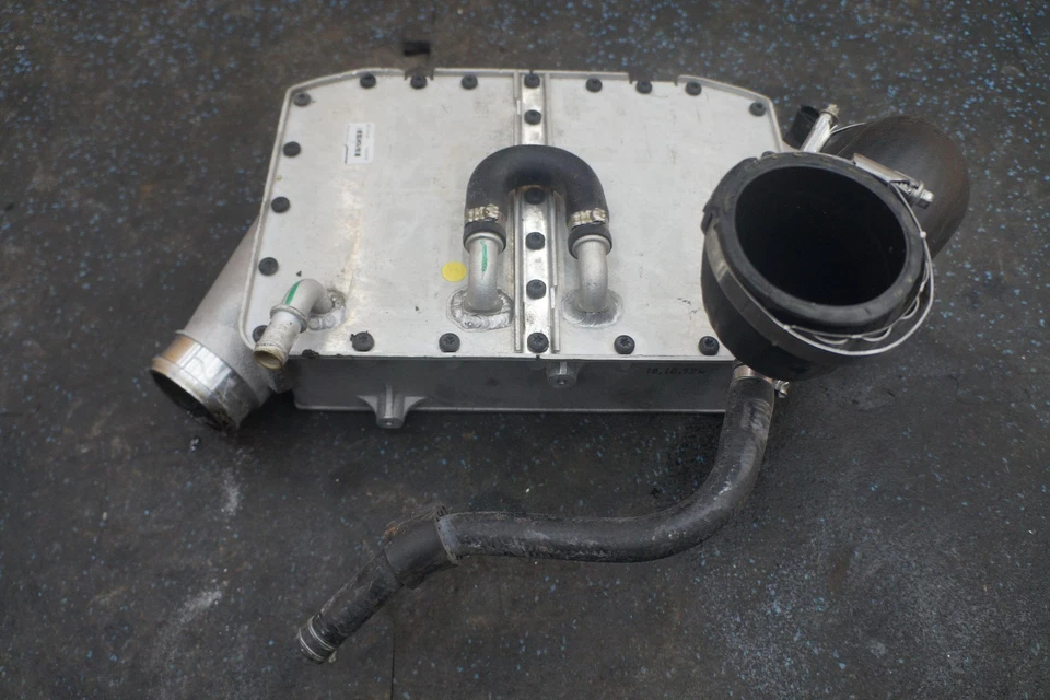 Radiador intercooler turbo aire carga conductor izquierdo 11F1071CP OEM McLaren MP4-12C Foto 4 de 4