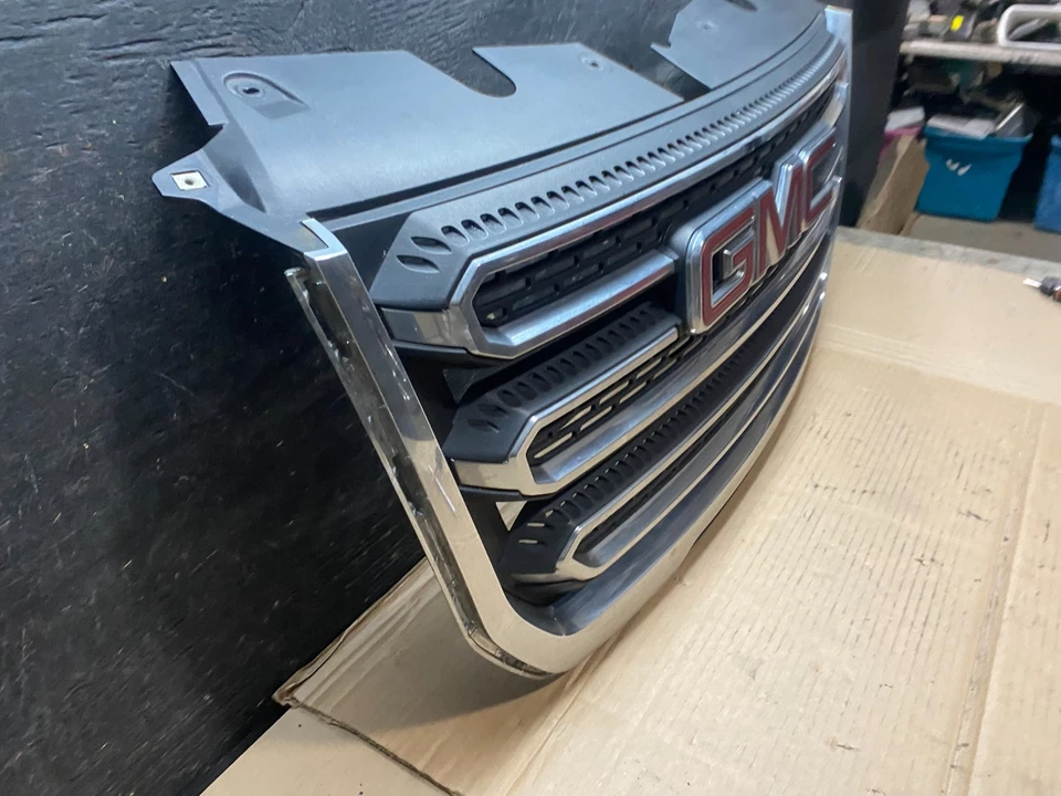 2016-2017 GMC Terrain Front Upper Grill Grille Oem V2677 DG - Image 3 of 4