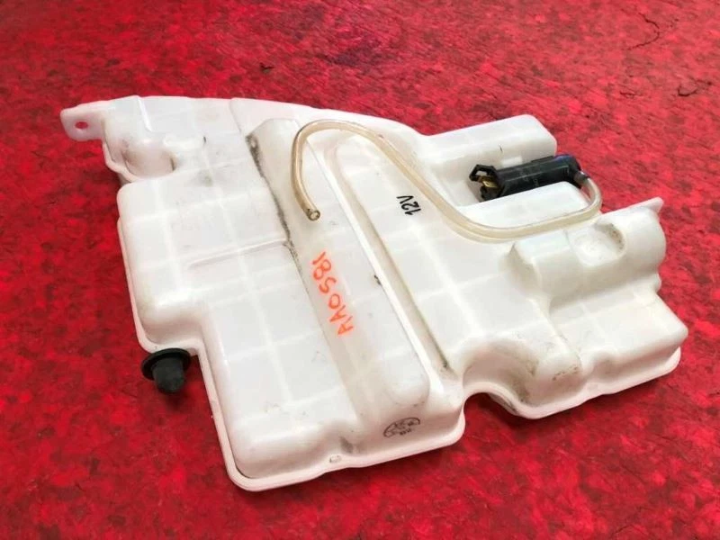 Mitsubishi Fuso FE180 2010 4,9 L diésel usado limpiaparabrisas depósito desbordamiento Foto 3 de 4