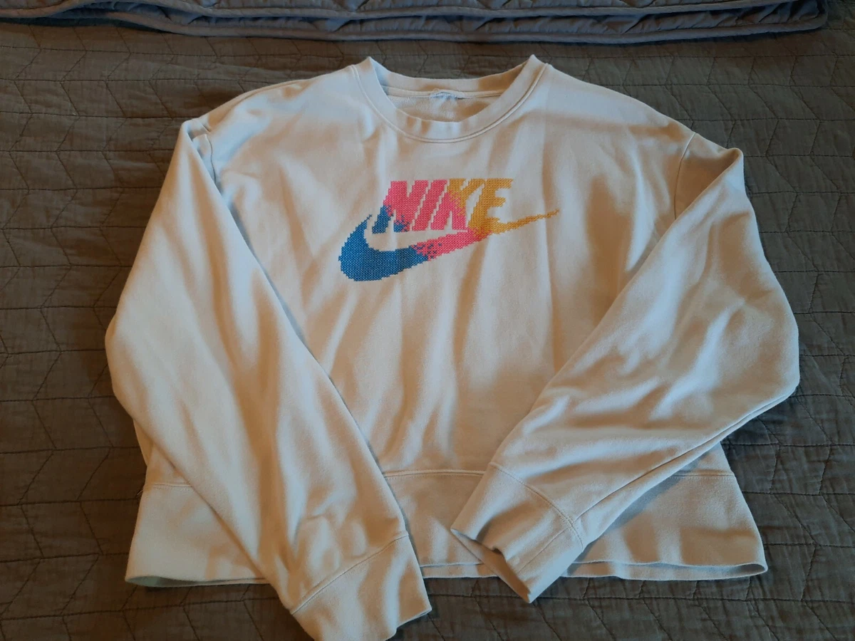 XL Embroidery Style Logo nike sweatshirt Crop