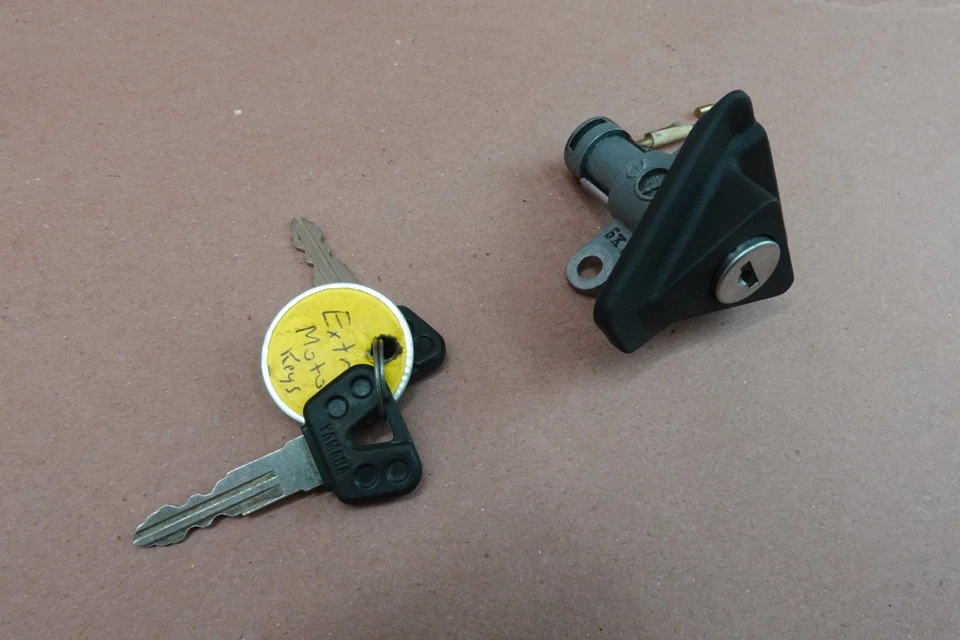 Yamaha Vmax 1200 VMX1200 1993-2007 bloqueo lateral con llave Foto 3 de 4