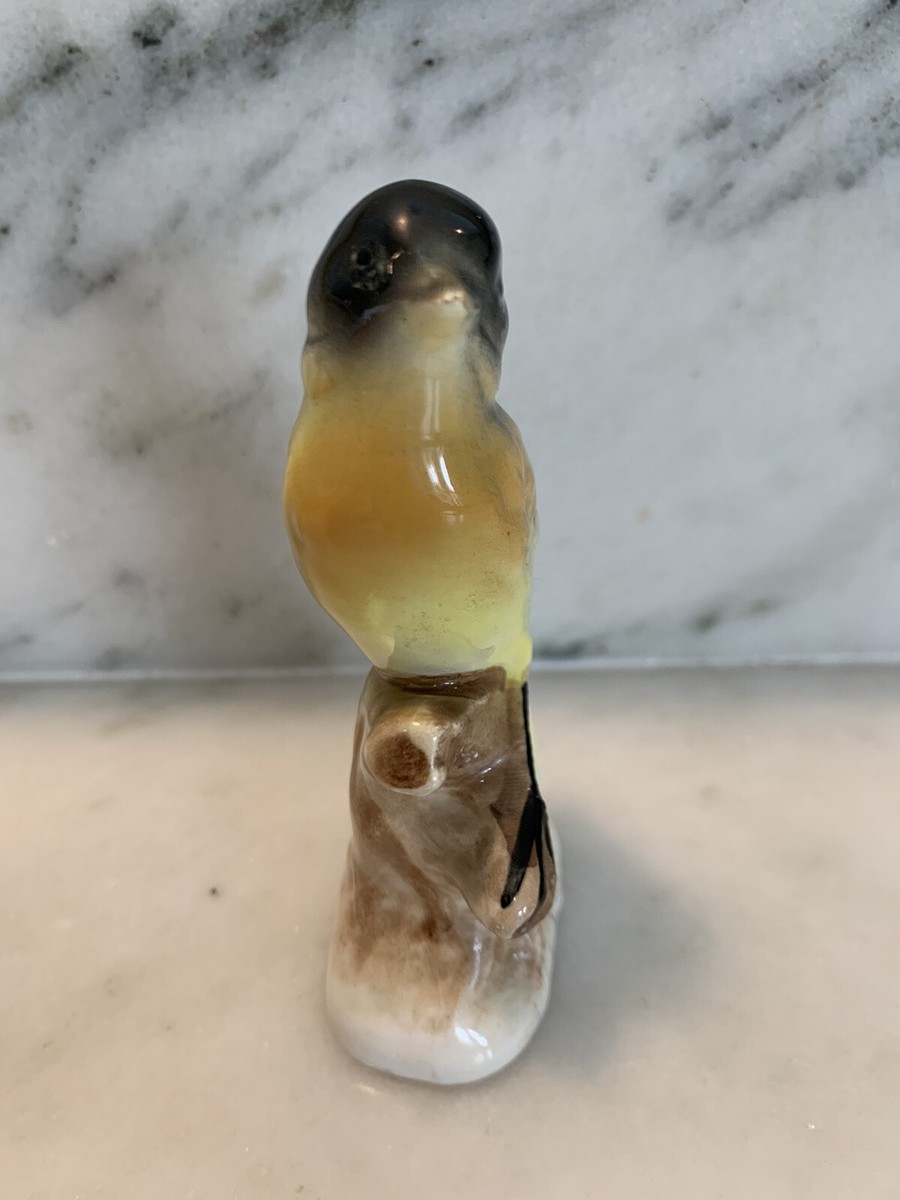 フランスの洗練　サイン入り・黄色ガラスの美しい鳥の置物 Vintage Goldfinch Yellow Bird Ceramic Figurine Made In Japan