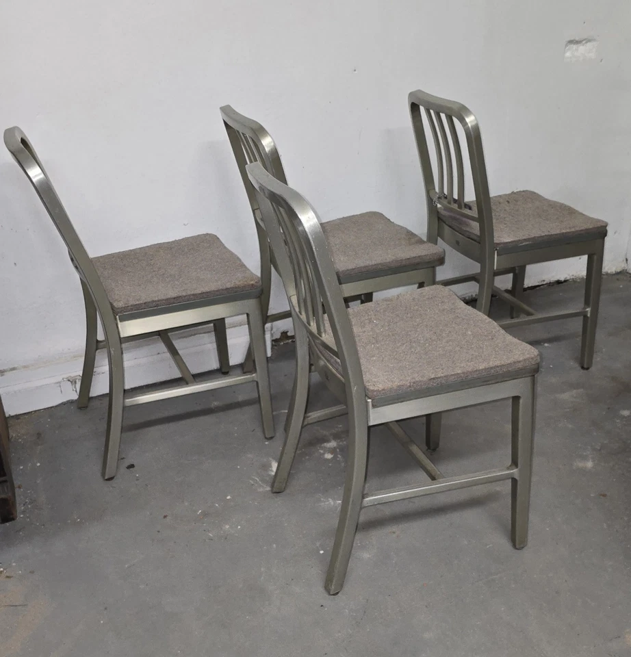 4 промышленных алюминиевых кухонных стула середины века хорошей формы Янгстаун, Огайо - Изображение 2 из 4