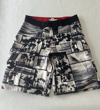 OP Ocean Pacific Board Shorts Men  s 32x10 Multi Color Malibu Scene Cargo Pockets