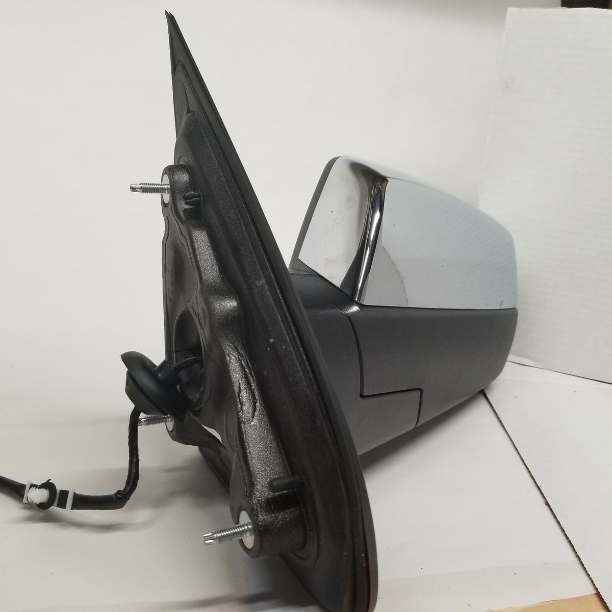 Chevy Silverado 2014-19 Driver Side Mirror OEM chrome cap 84342118  