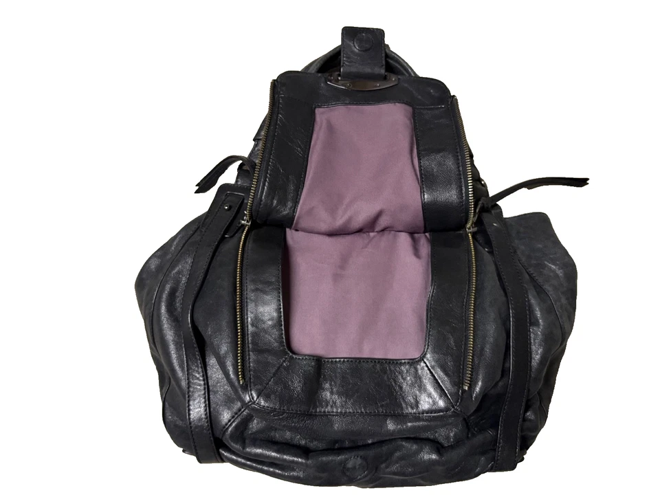 Bolso de Hombro Hobo Grande de Cuero Granulado Negro KOOBA Jonnie Bolsillo Exterior con Cremallera Foto 4 de 4
