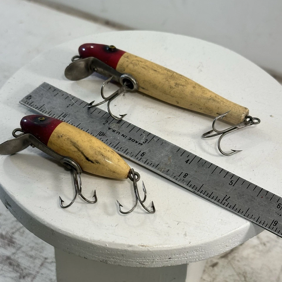 Lote De 2 Señuelos De Pesca De Madera Antigua Paw Paw Tack Eyes Para Caja De Aparejos Foto 2 de 4