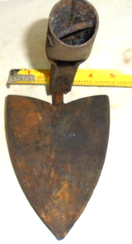 VINTAGE ANTIQUE 3-SIDED UNMARKED GARDEN DIGGING TOOL GRUB HOE, 1 LB. 8 OZ. - Picture 1 of 6