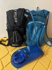 Camelbak Rogue W/ Bladder Black And Zoid CAMELBACKS EUC Q17