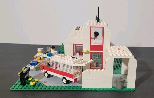 Vintage 1988 Lego #6380 Emergency Treatment Center Hospital 100% Complete - Picture 4 of 16