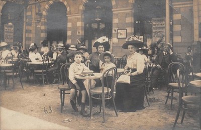 Old postcard 63 LA BOURBOULE / PHOTO CARD / TERRACE OF THE CAFE DE LA BOURBOULE