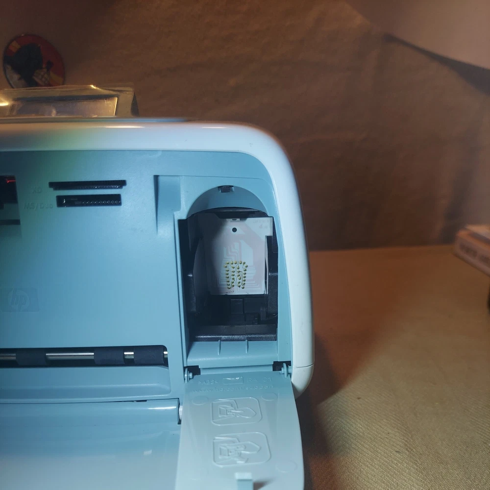 HP Photosmart A522 Compact Photo Printer and photo paper. Make offer