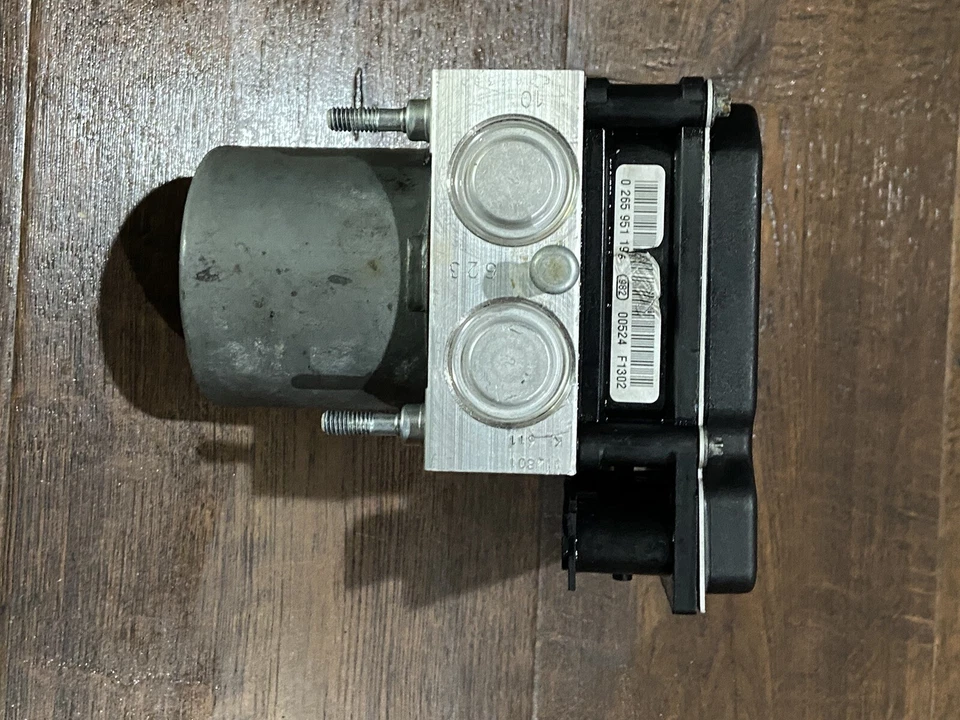 Toyota Camry 2010 bomba ABS de 2,5 Foto 3 de 4