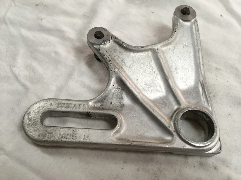 Soporte de placa de suspensión de montaje de pinza de freno trasero Ducati ST2 ST4 Foto 2 de 3