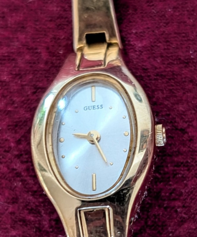 Vintage Guess Watch. Brand New Battery Included. Gold Tone.