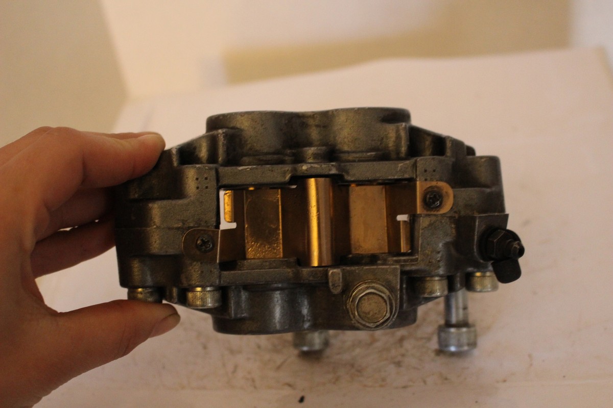 KAWASAKI NINJA ZX7R ZX750 RIGHT FRONT BRAKE CALIPER (KBC205