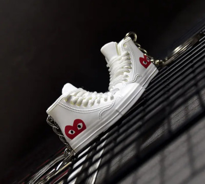 3D Mini Converse Play weiß Trainer Schlüsselanhänger Keychain Sneaker mit Geschenk Schuhkarton