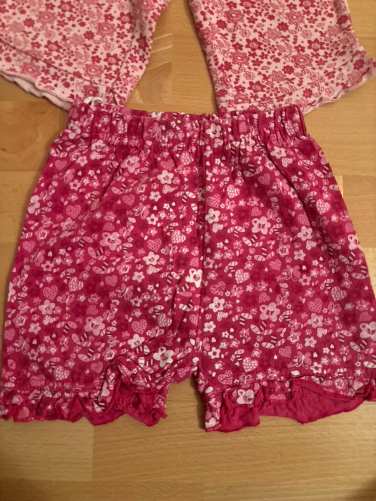2 kurze Hosen, Größe 62 mit Blümchen verschiedene rosa - Pink Töne