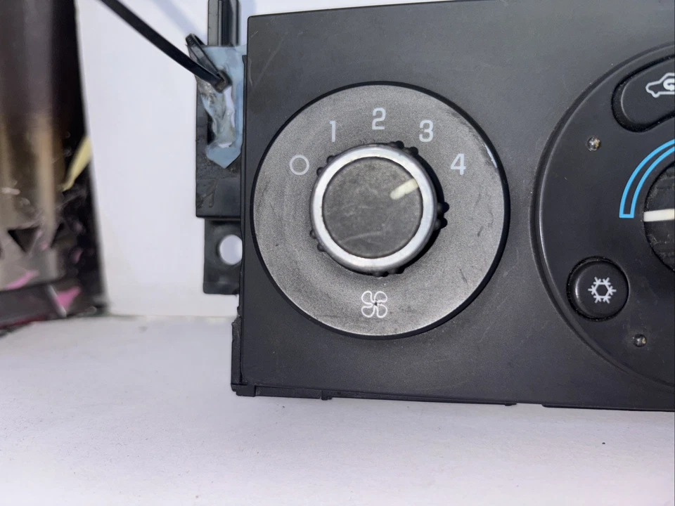 2005 - 2010 庞蒂亚克 G6 原始设备制造商气候控制空调除霜暖空调机组 28116 116 28039185 — 第 3/4 张图片