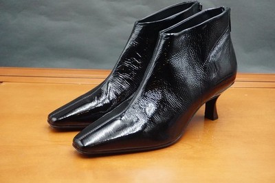Donald Pliner Fanfair Boots Womens Size 9.5 US Black Patent Leather Ankle Zip