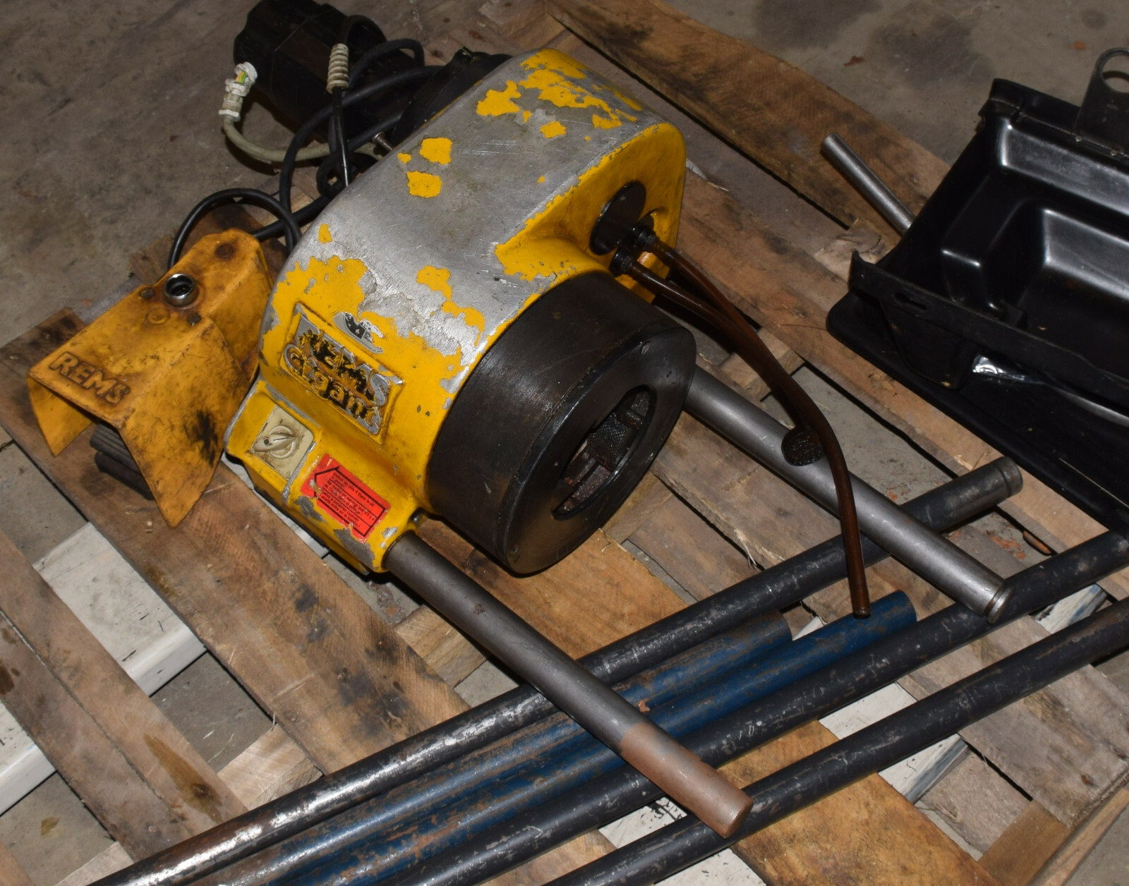 REMS 4000 UP TO 4 INCH PORTABLE POWER PIPE THREADING MACHINE THREADER 