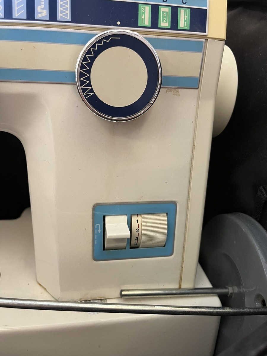 Vintage NECCHI Sewing Machine With Kit And Pedal - Model No