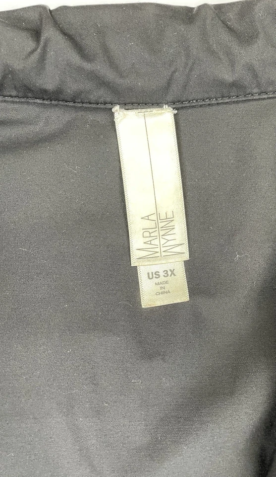 Camisa Marla Wynn Popelina Abotonada Cuello en V con Detalle de Botones Negra Talla 3X Foto 3 de 4