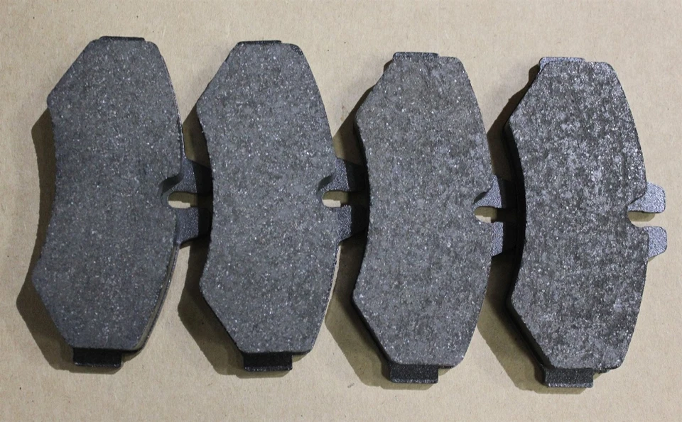 06 Pastillas de freno de disco Freightliner Sprinter V2013557AA traseras Dodge Mopar Foto 3 de 4