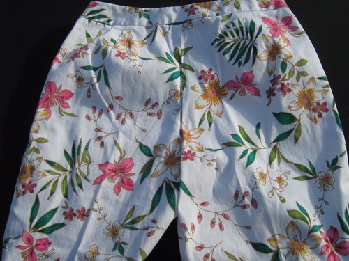 RAFAELA Women's TROPICAL FLOWERS ON WHITE Pants SIZE 8 - Picture 4 of 6