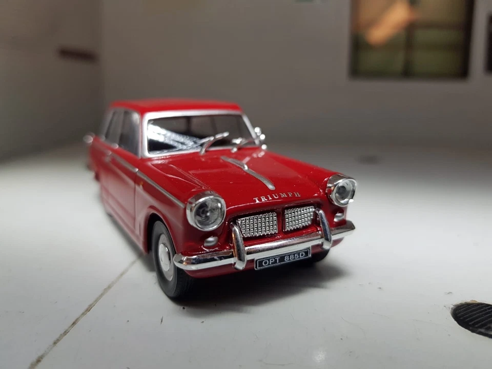 1:43 Triumph Herald 1966 Red 1200 Saloon NEW Cararama Oxford Diecast Scale Model - Image 3 of 4
