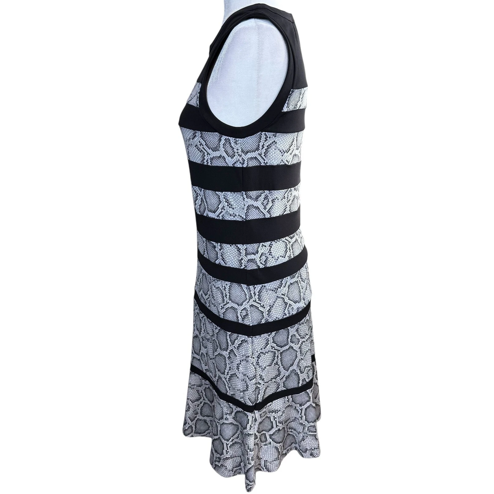 Abito Michael Kors smanicato stampa serpente righe vestibilità piccola svasato nero grigio