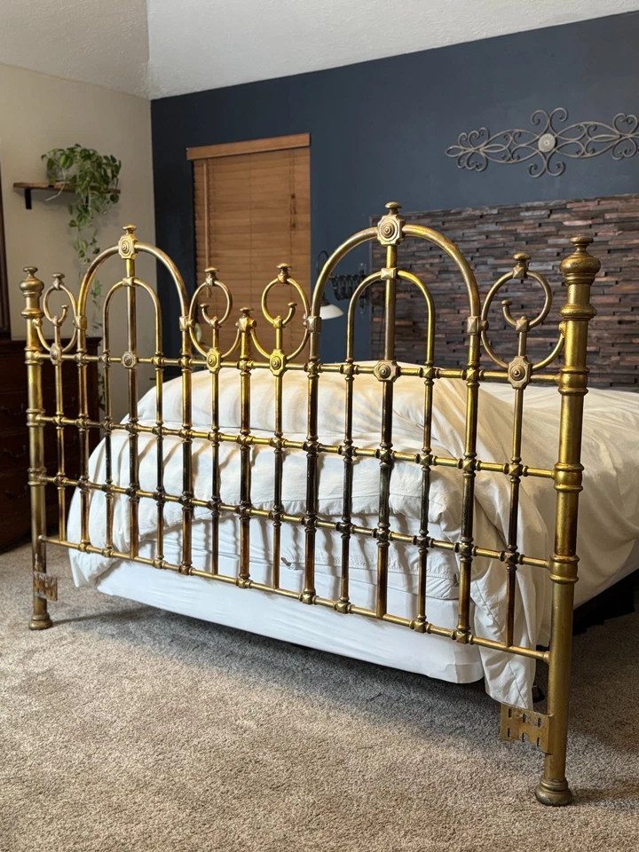 Italian Hollywood Regency Gold Gilt Iron King Headboard - Image 3 of 4