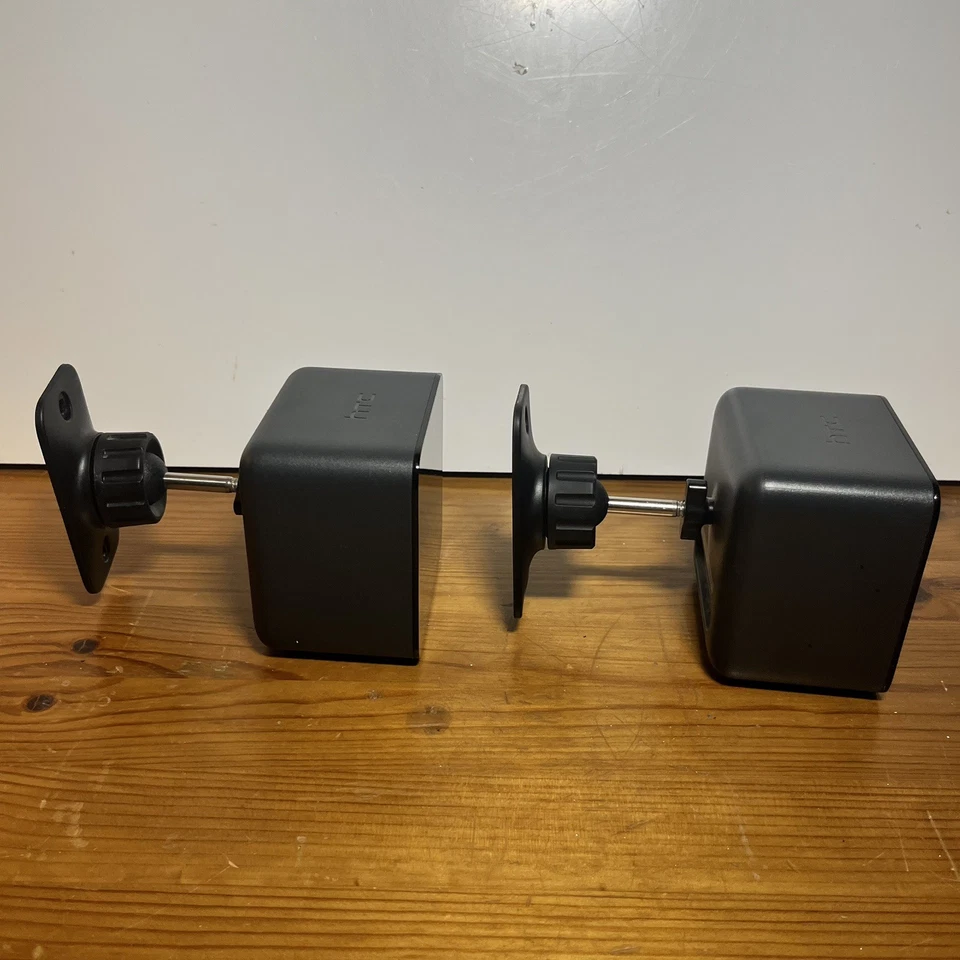 HTC Vive 1.0 VR Headset + Base Stations/Lighthouses – Controllers Not Included - Image 4 of 4