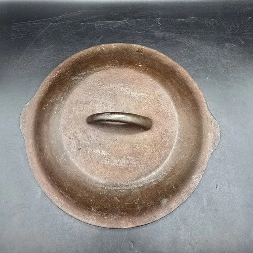 Lodge #8 Vintage 10.5" Three Notch Cast Iron Skillet Lid Only