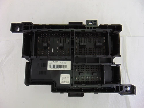 91950-1D220 Fuse for Kia Carens (UN) Active 2009 202713 - Picture 2 of 21