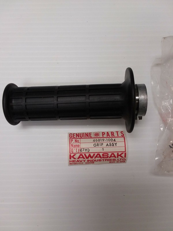 KAWASAKI THROTTLE GRIP ASSEMBLY 46019-1004 N.O.S. KZ1000 Z1R, KZ550 GPZ