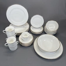 Farberware Elegance Gold Dinnerware Set 32 Pieces Service for 6 White Gold Trim