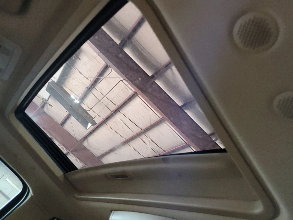 2007-2014 CADILLAC ESCALADE Sun Roof Sunroof Glass 22815953 - Изображение 2 из 4