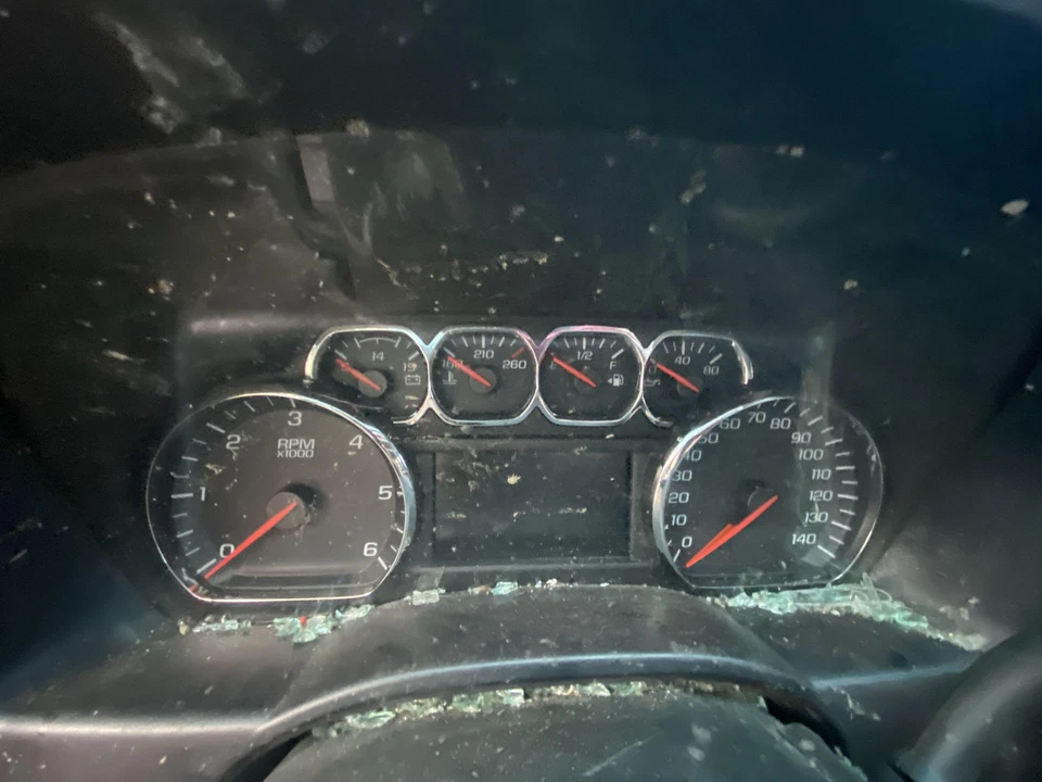 Cuadro de instrumentos velocímetro GMC SIERRA 1500 14 Foto 2 de 4