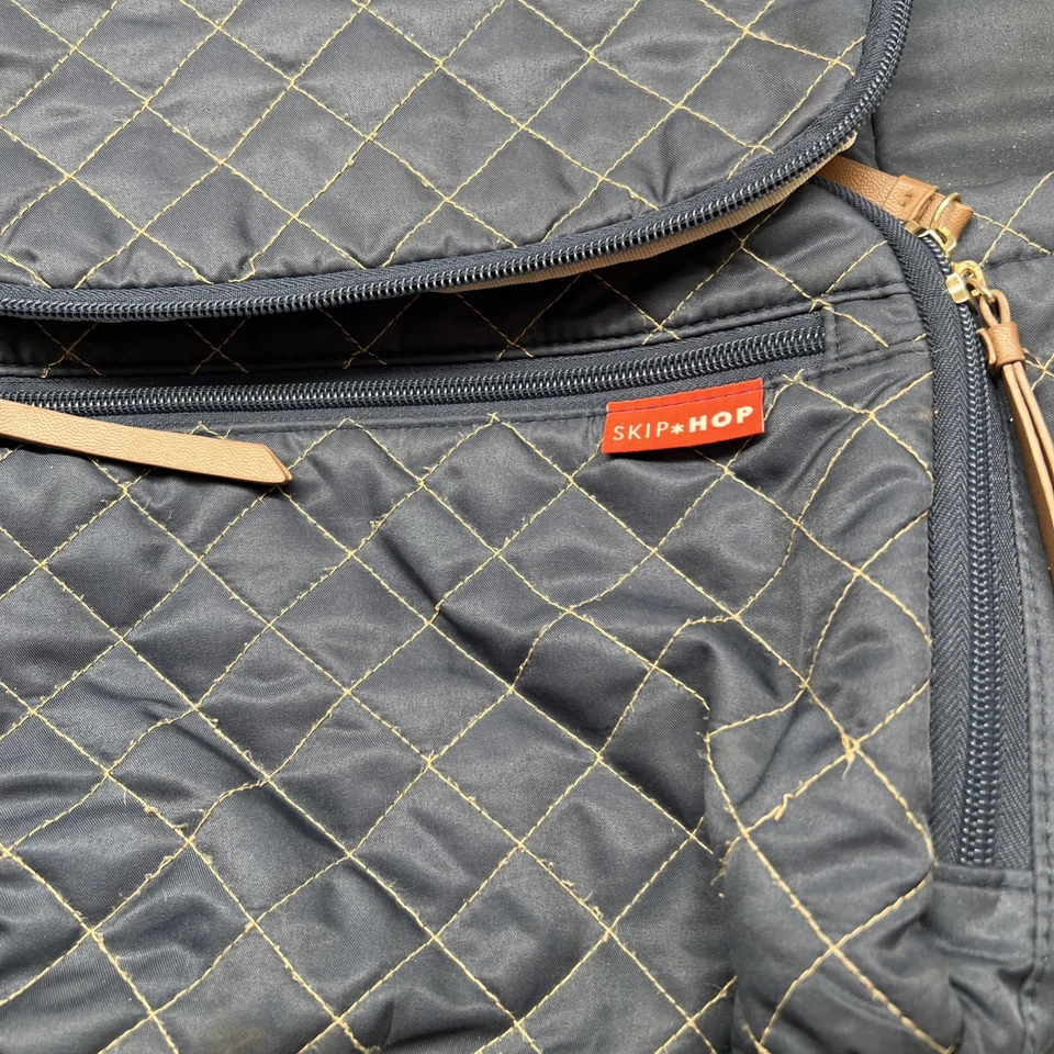 Mochila Bolsa de Pañales Skip Hop Azul Marino Múltiples Bolsillos Forrada de Viaje Cremalleras Foto 2 de 4
