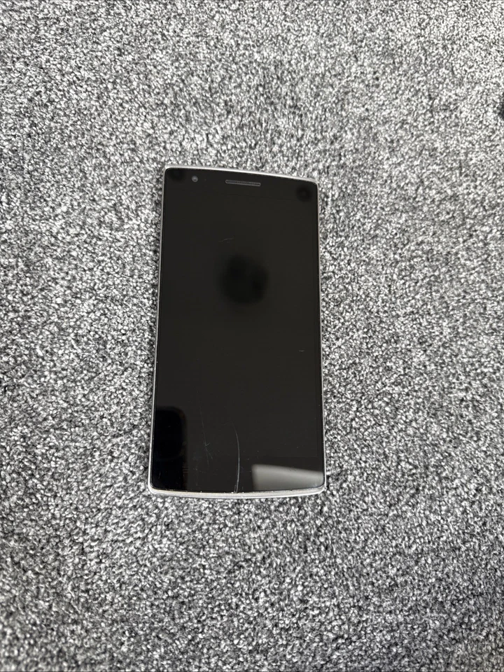 OnePlus One A0001 Black Unlocked 16GB 3GB RAM 5.5" Cheap Android Smartphone - Image 3 of 4