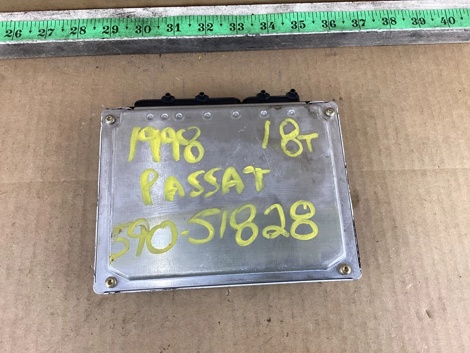 Модуль управления двигателем 1997 - 1999 Volkswagen Passat ECM ECU 8D0907559C - Изображение 2 из 4