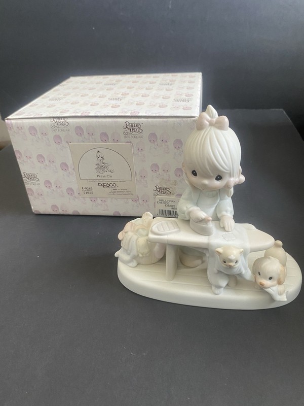 Precious Moments 1982 E-9265 Press On  Enesco Figurine With  Box
