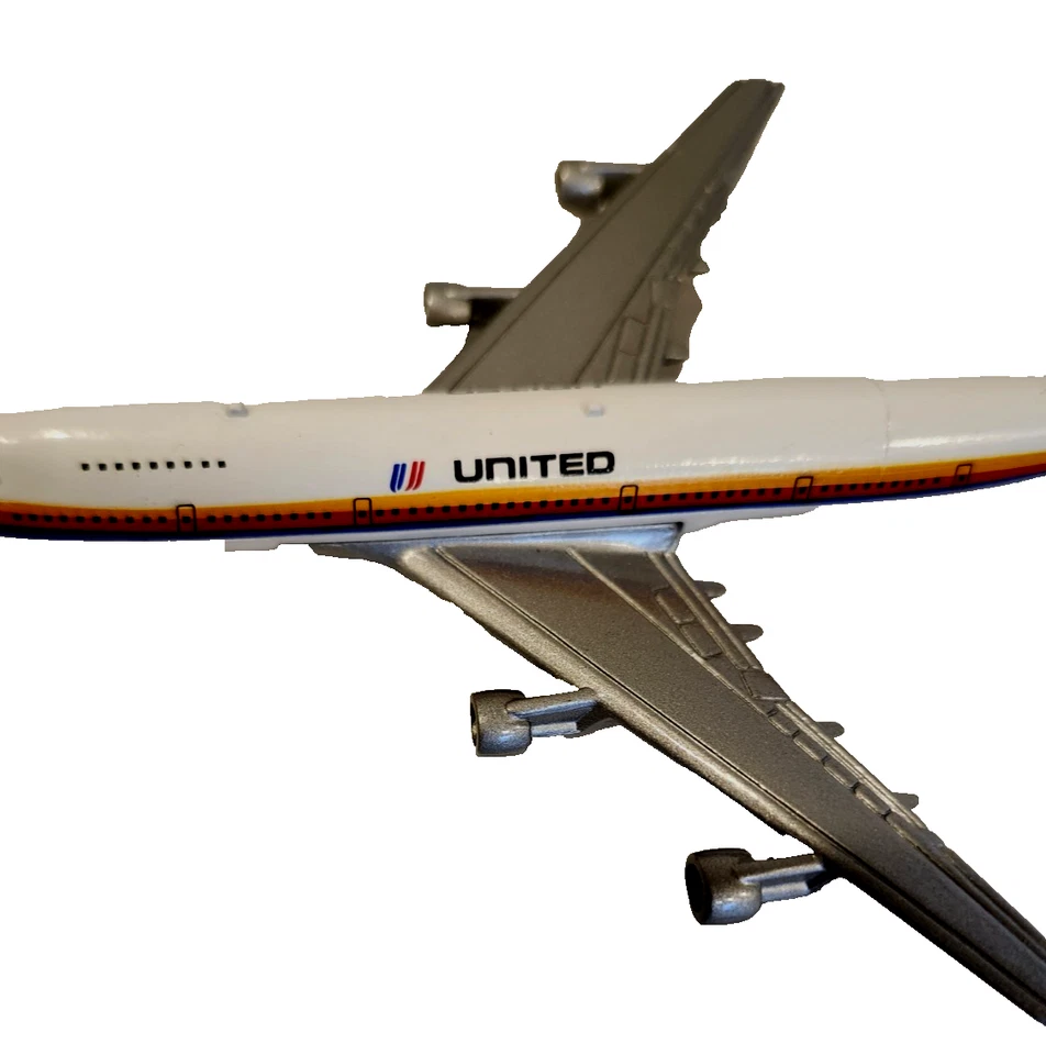 Avión de colección Ertl Diecast United 747 con tren de aterrizaje plegable, 6 pulgadas Foto 2 de 4