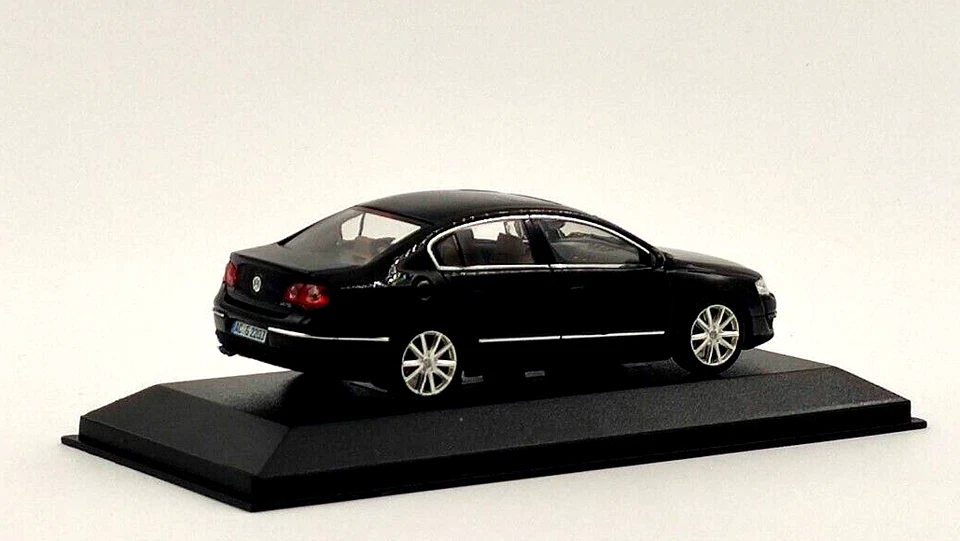 VW VOLKSWAGEN PASSAT 1/43 MINICHAMPS 400054000 - Photo 4/4