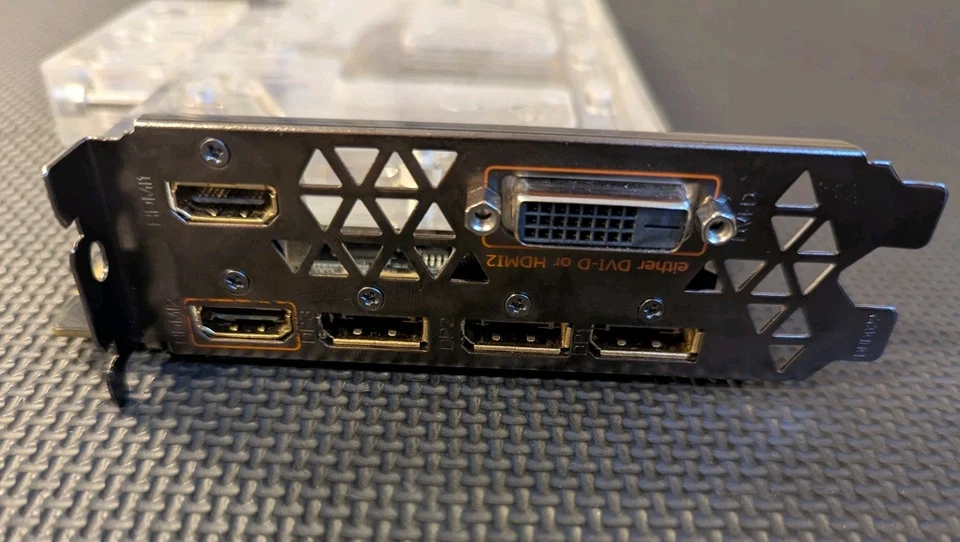 Gigabyte AORUS GTX 1080 Ti Waterforce WB Xtreme Edition 11GB - Image 4 of 4