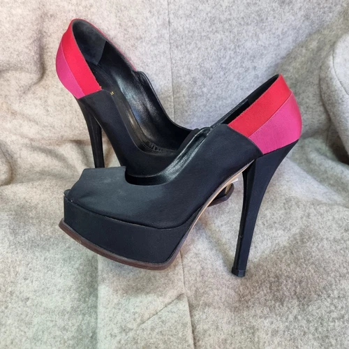 Tacchi Fendi Y2K scamosciati e pelle plateau logo metallo sulla punta 38 5EU Made in Italy