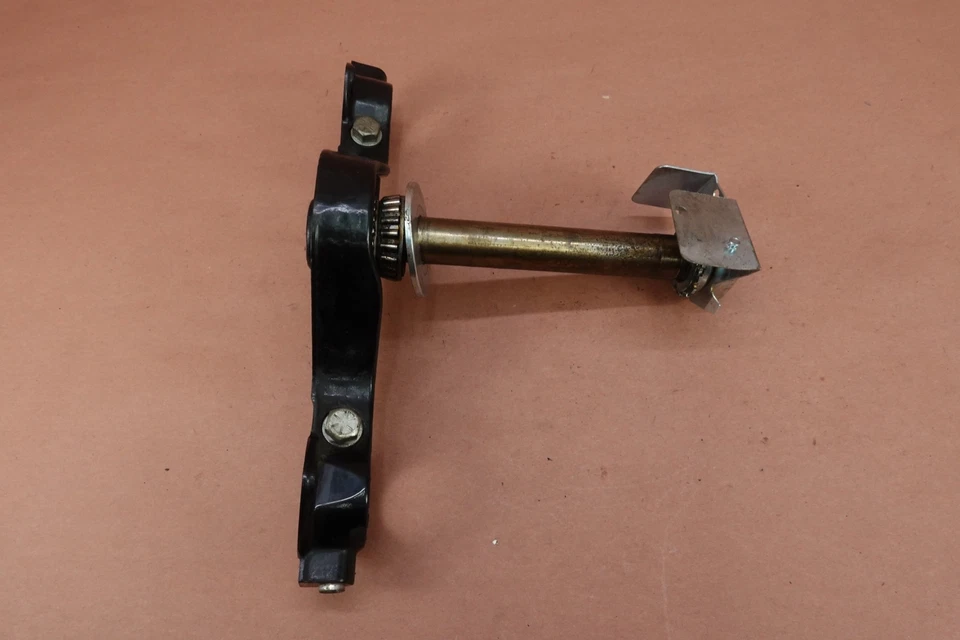 2005-2006 Harley Davidson FLHX Street Glide árvore tripla haste de braçadeira inferior - Imagem 4 de 4