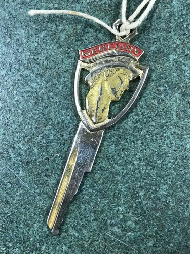 Vintage Car Keys: Buick Wildcat & Mercury Messenger Gold Silhouette Key 1952-58 - Picture 2 of 3